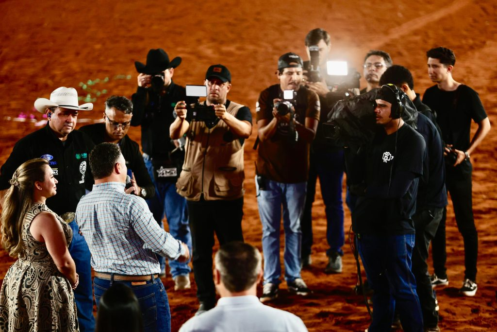 O prefeito em sua fala na abertura do rodeio. Foto: Ednilson Ferreira