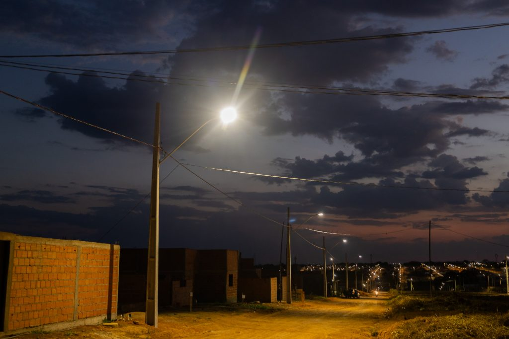 Ruas do bairro Alfredo de Castro 3 agora todas iluminadas. Foto - Ednilson Aguiar