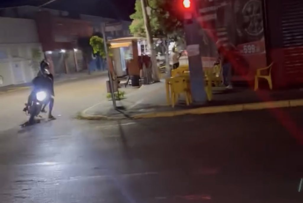 Imagens registradas por testemunhas mostram momento da perseguição do GAP à motocicleta em Rondonópolis